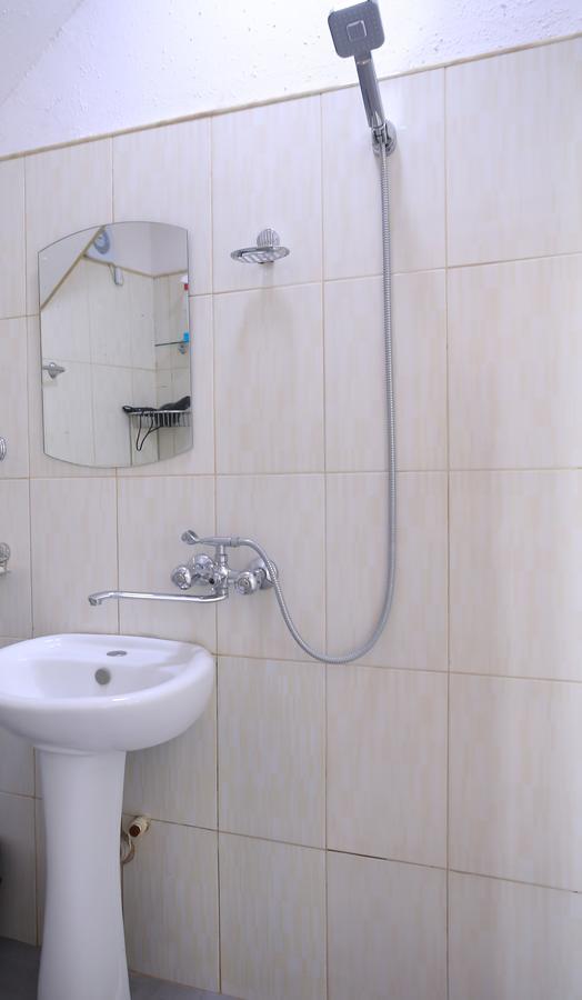Metekhi Ubani'S Guesthouse Tbilisi Exteriör bild