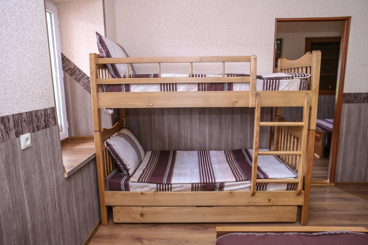 Metekhi Ubani'S Guesthouse Tbilisi Exteriör bild