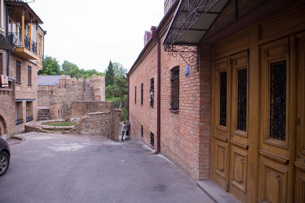 Metekhi Ubani'S Guesthouse Tbilisi Exteriör bild