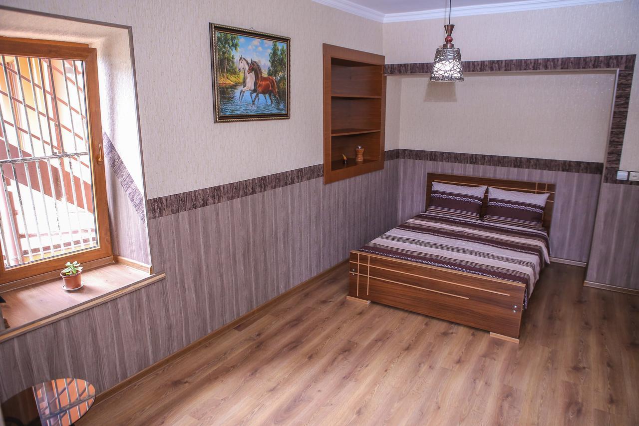 Metekhi Ubani'S Guesthouse Tbilisi Exteriör bild