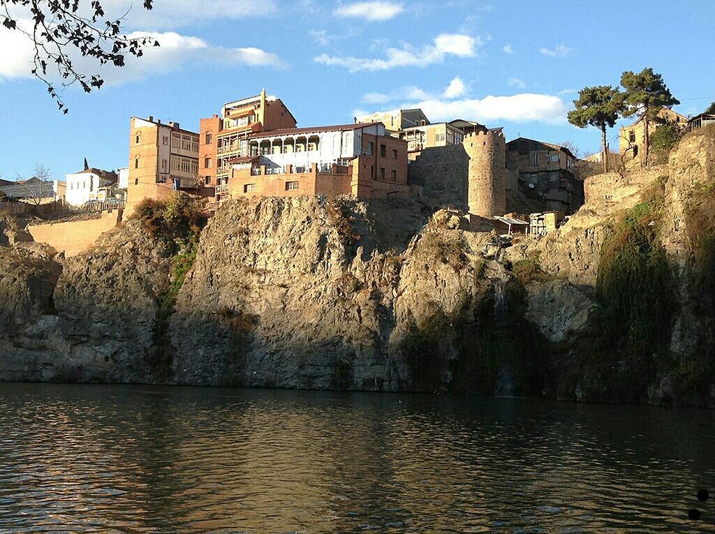 Metekhi Ubani'S Guesthouse Tbilisi Exteriör bild